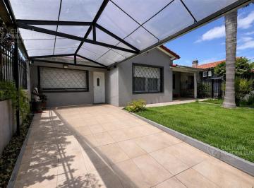 Casa · 120m² · 4 Ambientes · 1 Cochera · Casa 4 Ambientes Venta Ciudad Jardin Cochera Patio con Parrilla