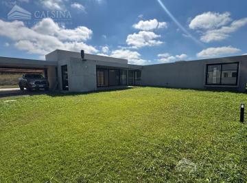 Casa · 203m² · 11 Ambientes · 2 Cocheras · Villa Allende Golf - Casa en Venta en Housing - 3 Dorm.