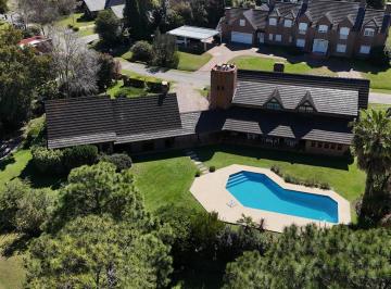 Casa · 385m² · 7 Ambientes · 5 Cocheras · Casa con Una Calidad Única, Para Entendidos, Para Negociar y Financiacion Directa!