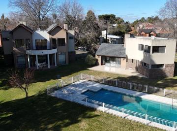 Casa · 385m² · 5 Ambientes · 2 Cocheras · Casa Al Golf 4 Dorm., Reciclada Excelente Oportunidad!