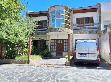 Casa · 250m² · 6 Ambientes · 1 Cochera · Casa en Venta - 4 Dorm. 4 Baños - Cochera - 389 m² - Saladillo