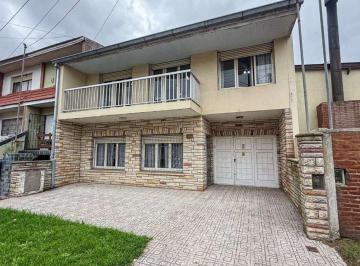 Casa · 150m² · 4 Ambientes · 1 Cochera · Venta Casa 4 Ambientes Constitución Quincho Parque