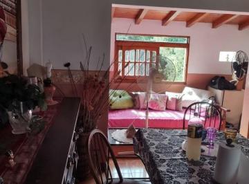Casa · 150m² · 6 Ambientes · 1 Cochera · Casa en Venta - 5 Dorm. 4 Baños - 150 m² - Castelar Norte