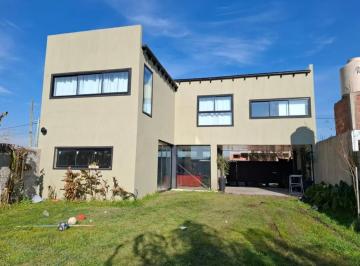 Casa · 210m² · 6 Ambientes · Casa en Venta - 4 Dorm. 4 Baños - Los Hornos