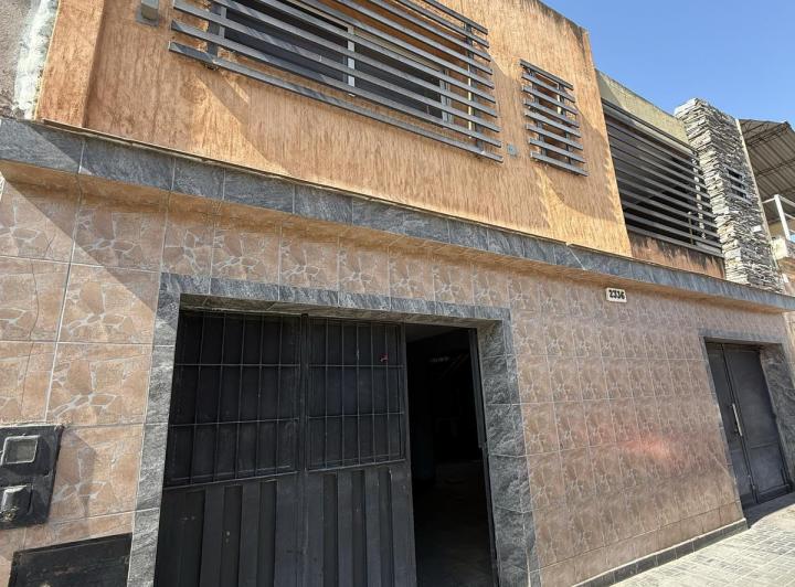 Casa · 410m² · 4 Dormitorios · 2 Cocheras