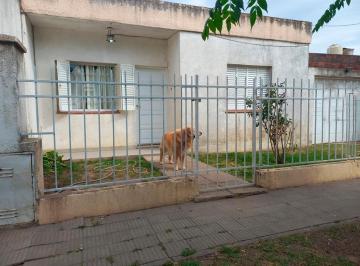 Casa · 105m² · 4 Ambientes · 1 Cochera · Casa en Venta - 3 Dorm. 1 Baño - 255 m² - Bahía Blanca