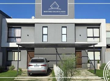 Casa · 120m² · 4 Ambientes · 2 Cocheras · Docta Av - Duplex 3 Dorm. 2 Baños