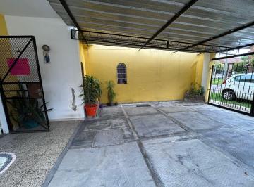Casa · 166m² · 5 Ambientes · 2 Cocheras · Excelente Oportunidad Para Desarrollo o Inversión en Renta