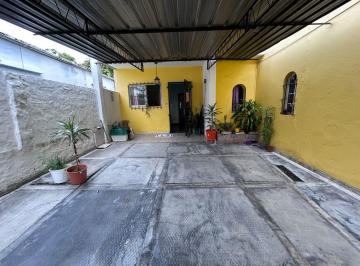 Casa · 166m² · 5 Ambientes · 2 Cocheras · Excelente Oportunidad Para Desarrollo o Inversión en Renta