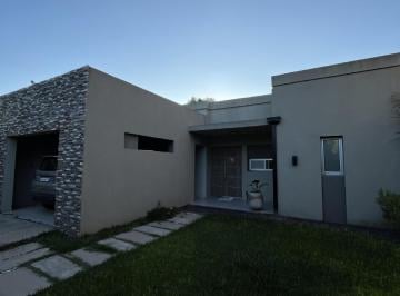 Casa · 180m² · 7 Ambientes · 1 Cochera · Casa en Baradero