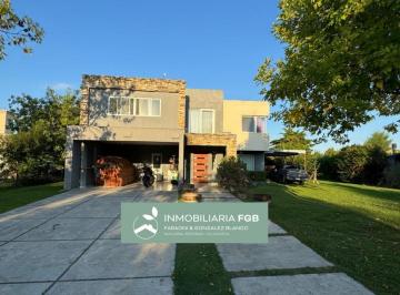 Casa · 230m² · 7 Ambientes · 2 Cocheras · Casa en Alquiler en Barrio San Isidro Labrador, Villanueva, Tigre | 3 Dorm. | Playroom | Garag