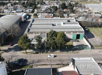 Bodega-Galpón · 2450m² · Nave Industrial en Venta - Fcio. Varela
