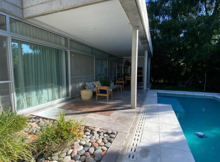 Casa · 230m² · 4 Ambientes · 3 Cocheras