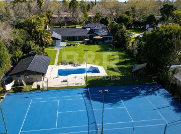 Casa · 800m² · 8 Ambientes · 10 Cocheras · Casa en Venta Highland Park Country Club, Pilar - 6 Lotes - Cancha Tenis - Reciclada