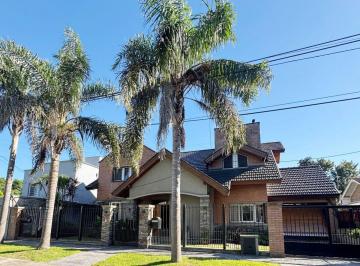 Casa de 5 ambientes, Berazategui · Propiedad en Dos Plantas con Piscina en Ranelagh