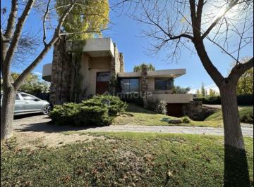 Casa · 625m² · 9 Ambientes · 3 Cocheras · Casa en Calle Besares, Chacras de Coria