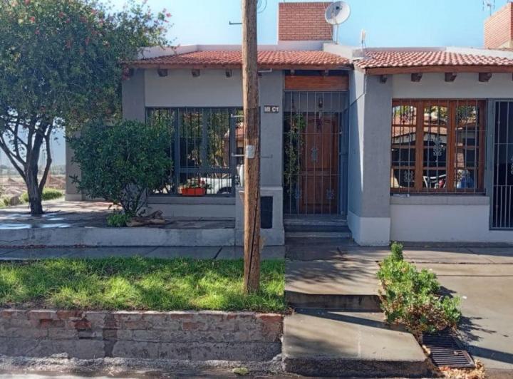 Casa · 130m² · 4 Ambientes · 3 Cocheras
