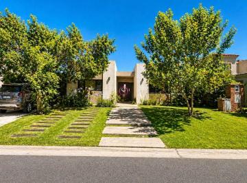 Casa · 170m² · 4 Ambientes · Casa en Venta en Santa Guadalupe, Pilar del Este, Pilar