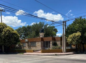Casa de 7 ambientes, Córdoba · Oportunidad! Linda Casa en Alta Cba, 3 Dorm. Frente Espacio Verde!