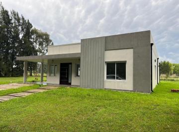 Casa · 169m² · 4 Ambientes · 3 Cocheras · Casa Venta en Lares de Canning