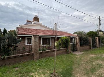 Casa · 700m² · 4 Ambientes · 3 Cocheras · Casa en Unquillo - Apta Crédito