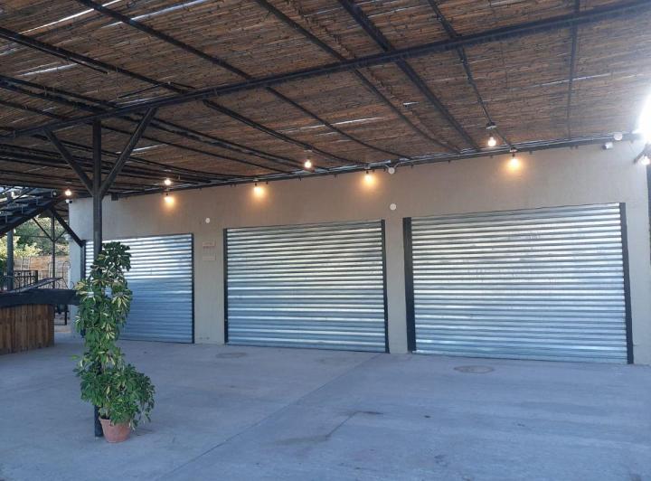 Local comercial · 100m² · 2 Ambientes · 10 Cocheras
