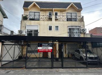 Casa de 4 ambientes, Lomas de Zamora · Oportunidad Única – Tríplex de 4 Ambientes con Cochera, Patio y Sin Expensas
