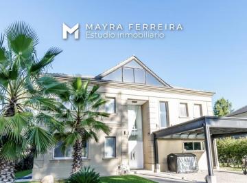 Casa · 303m² · 5 Ambientes · 2 Cocheras · Casa en Venta en Saint Thomas Este - Oeste - 5 Ambientes