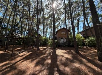Hotel · 169m² · Complejo de 7 Cabañas a 3 Cuadras de La Playa en El Bosque de Mar Azul