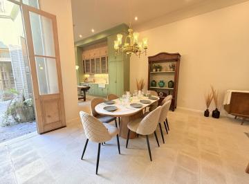 Casa · 147m² · 6 Ambientes · 1 Cochera · Casa de 3 Dorm., Cochera, Pileta y Parrillero