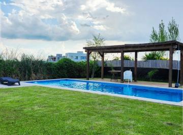 Casa · 147m² · 4 Ambientes · 6 Cocheras · Venta Casa San Sebastian Apta Credito