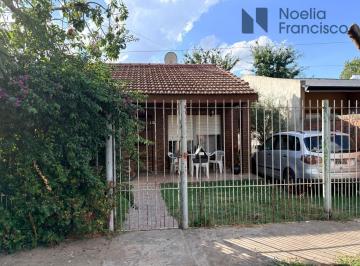 Casa · 84m² · 4 Ambientes · 1 Cochera · Casa de Dos Dorm. Los Hornos
