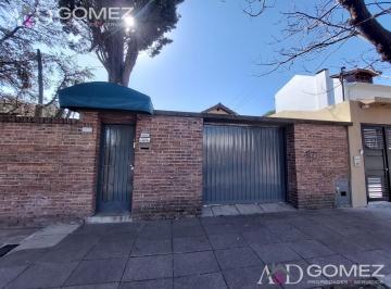 Casa · 90m² · 3 Ambientes · 2 Cocheras · Casa Sobre Lote 7.50 X 50 - Excelente Ubicacion