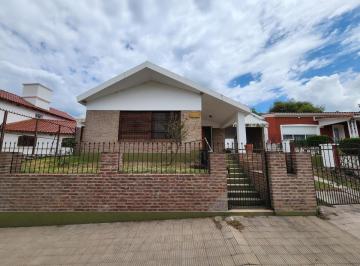 Casa · 209m² · 7 Ambientes · 2 Cocheras · Casa en Saldan en Venta 3 Dorm. Apto Credito