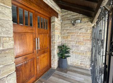 Casa de 4 ambientes, Mar del Plata · Chalet con 3 Dorm. y 342 m² en Venta en Mar del Plata (Se Toma Menor Valor en Parte de Pago)