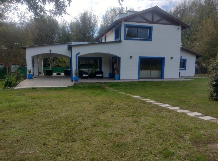 Casa · 180m² · 3 Dormitorios · 3 Cocheras