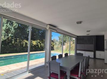 Casa · 800m² · 5 Ambientes · 3 Cocheras · Alquiler Amplia Casa B Privado "Comahue Golf" con Piscina