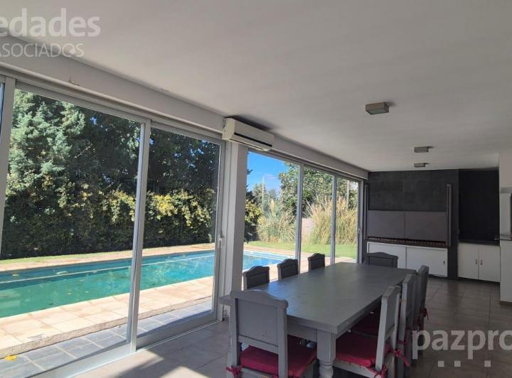 Casa · 800m² · 5 Ambientes · 3 Cocheras