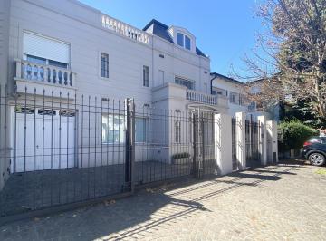 Casa · 232m² · 7 Ambientes · 3 Cocheras · Casa en Venta de 2 Plantas, con Jardín y Cochera Para Tres Autos - Acassuso, San Isidro