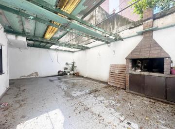 Departamento · 58m² · 4 Ambientes · Departamento en Venta, Centro, Rosario, 2 Dormitorio con Patio a Refaccionar!