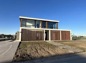 Casa de 4 ambientes, Ezeiza · Hermosa Casa en Venta a Estrenar 4 Ambientes en Barrio Lares de Canning