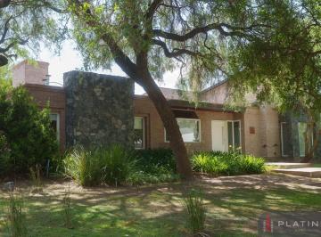 Casa · 381m² · 7 Ambientes · 2 Cocheras · Casa en Venta de 4 Dorm. con Pileta. Una Sola Planta - Country El Bosque