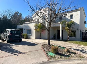 Casa · 220m² · 4 Ambientes · Casa en Alq. Temporario en Santa Guadalupe, Pilar del Este, Pilar