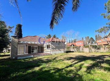 Casa · 176m² · 6 Ambientes · 1 Cochera · Casa en Venta en Bermudas, Pilar, G. B. a. Zona Norte