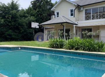 Casa · 216m² · 6 Ambientes · 1 Cochera · Casa en Venta en Bermudas, Pilar con Pileta