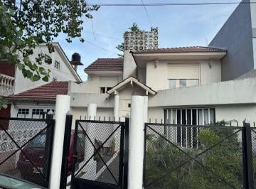 Casa · 170m² · 5 Ambientes · Casa en Venta - 3 Dorm. 2 Baños - Santa Teresita