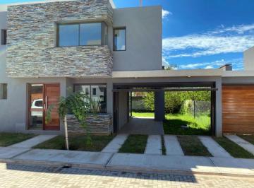 Foto · Alquiler Housing Casa Dúplex Tres Dorm. Tres Baños Dos Cocheras Seguridad