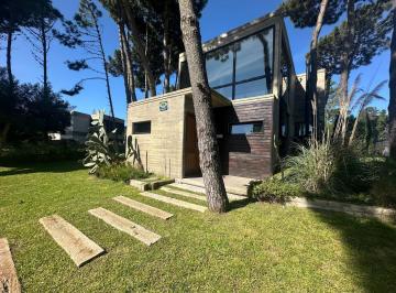 Casa · 161m² · 4 Ambientes · Venta - Casa 4 Amb - Pinamar - Nayades - Pileta