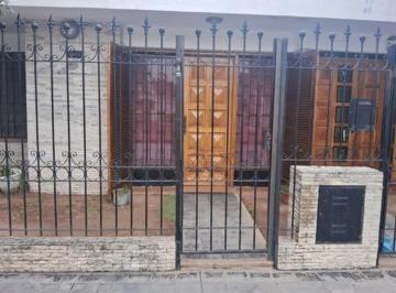 Casa · 216m² · 5 Ambientes · 1 Cochera · Venta Casa Ferroviario Mitre Cordoba