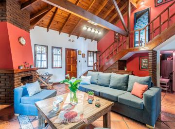 Casa · 135m² · 4 Ambientes · 1 Cochera · Venta Casa 4 Ambientes 3 Dorm. Pileta y Quincho Moron Norte